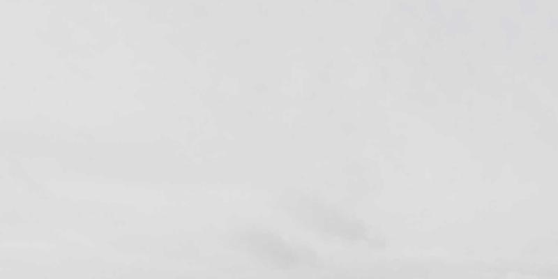 手机无线充电生态现状与未来：标准、功率与多设备协同充电深度解析