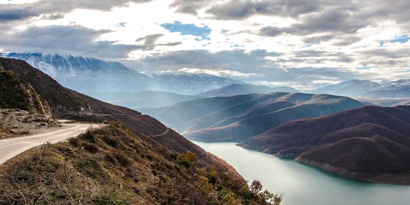 手机资讯65：深度解析当前智能手机市场的科技变革与选购指南