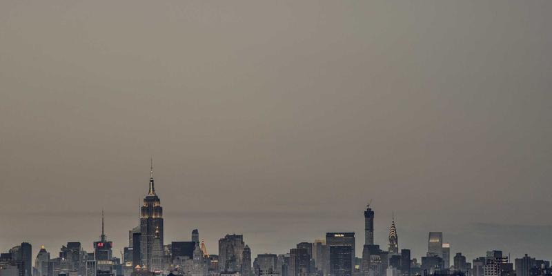 数码科技深度解析：手机中框材质金属、塑料与陶瓷的工艺与手感全对比 | 手机购买指南