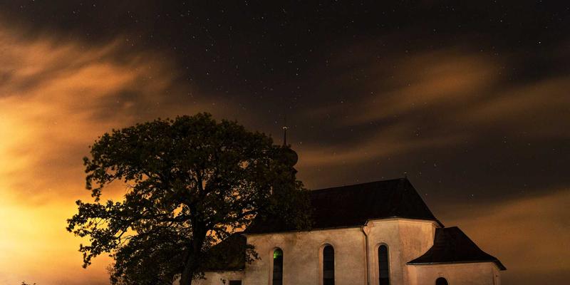 科技新闻 | 折叠屏手机铰链技术深度对比：水滴形与U形铰链的优劣解析